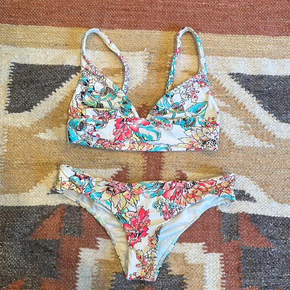 Billabong swimsuit  size small. Worn once.
